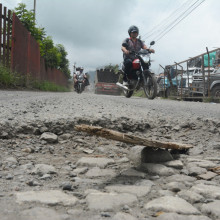 Grietas, polvo y huecos abundan en la vía La Enea (Manizales) - Gallinazo (Villamaría)